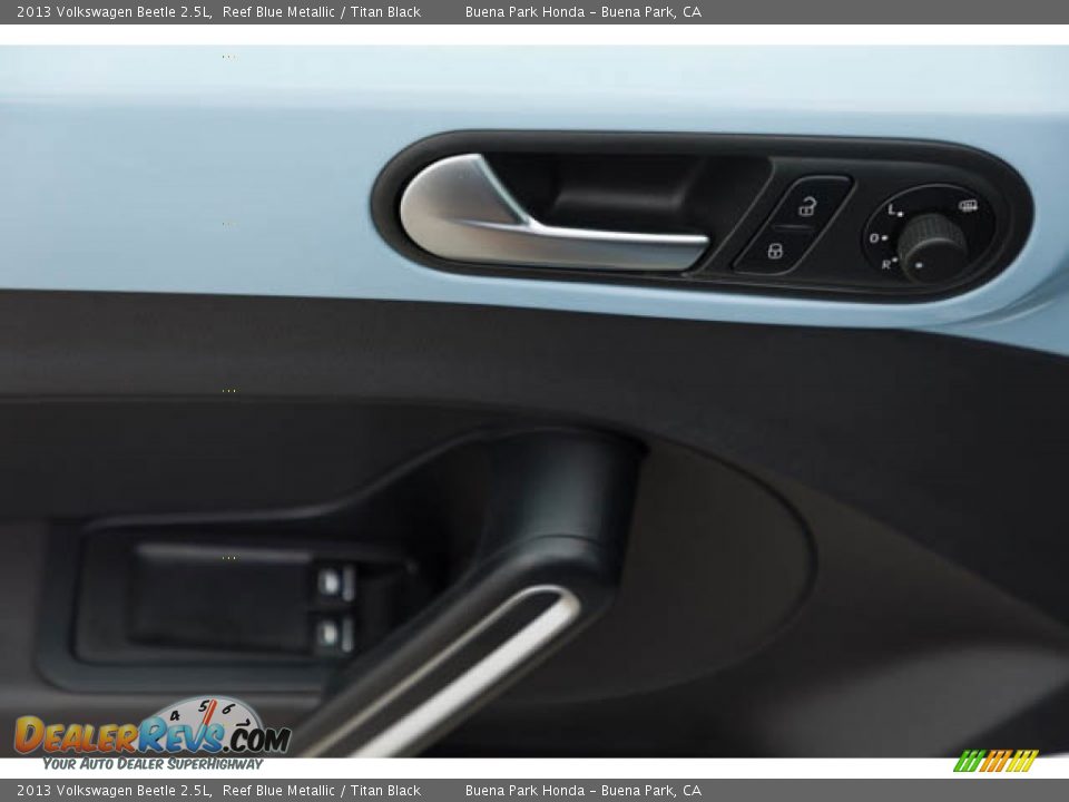 Door Panel of 2013 Volkswagen Beetle 2.5L Photo #23