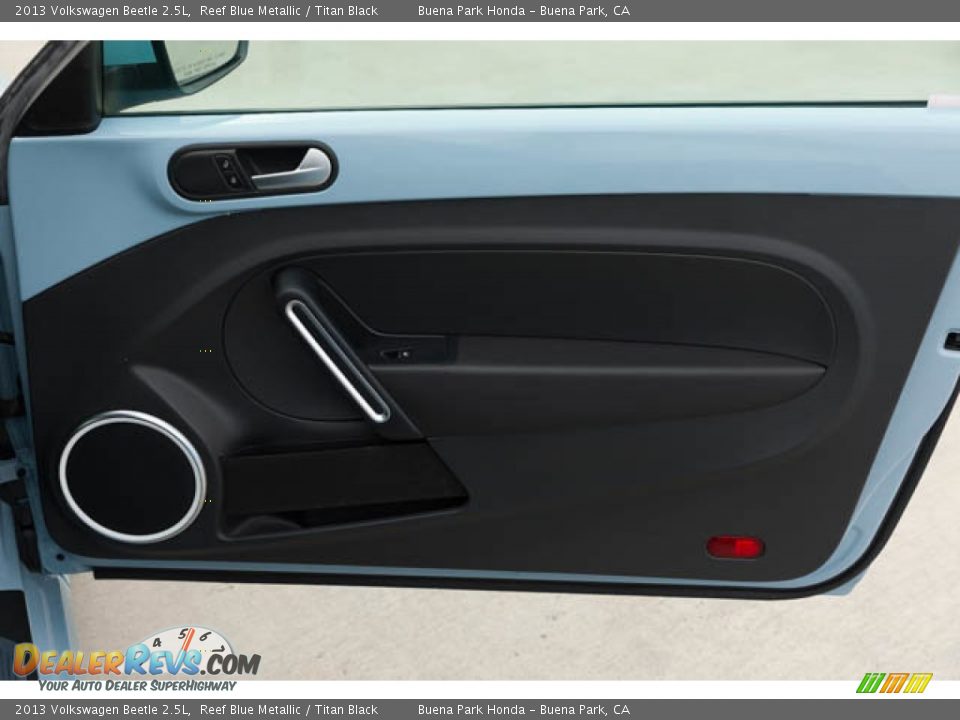 Door Panel of 2013 Volkswagen Beetle 2.5L Photo #25