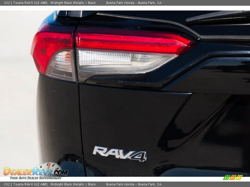 2021 Toyota RAV4 XLE AWD Logo Photo #10