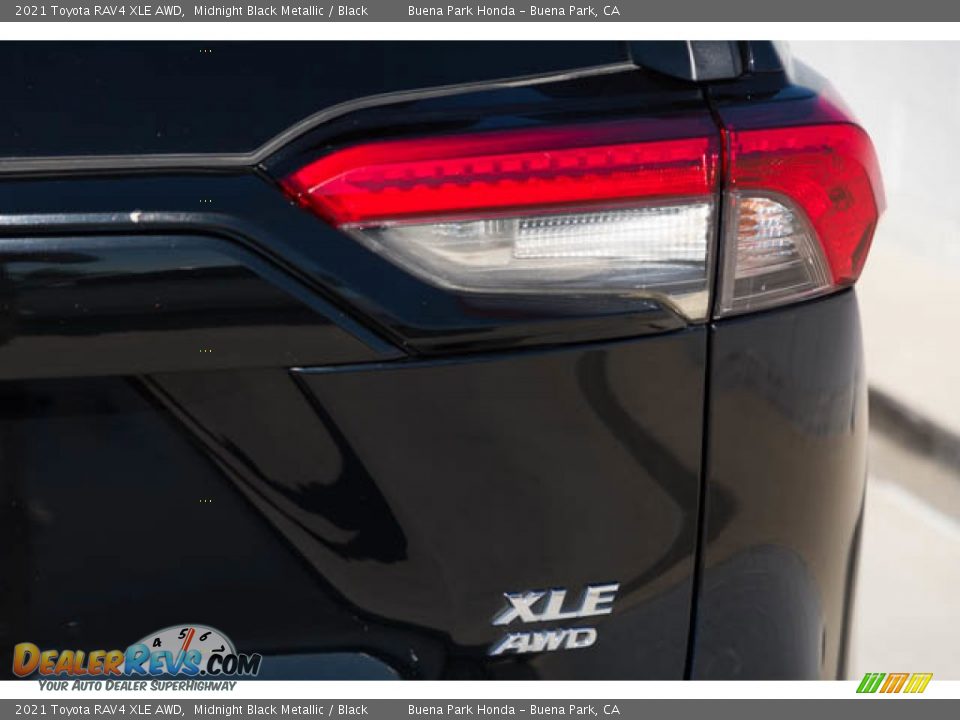 2021 Toyota RAV4 XLE AWD Logo Photo #11