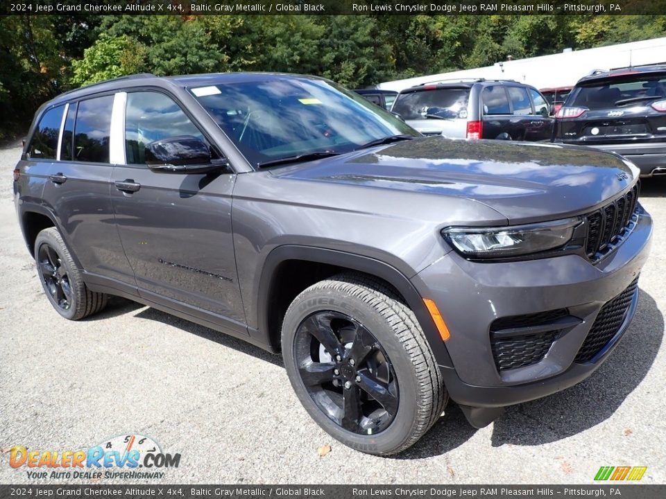 Front 3/4 View of 2024 Jeep Grand Cherokee Altitude X 4x4 Photo #8