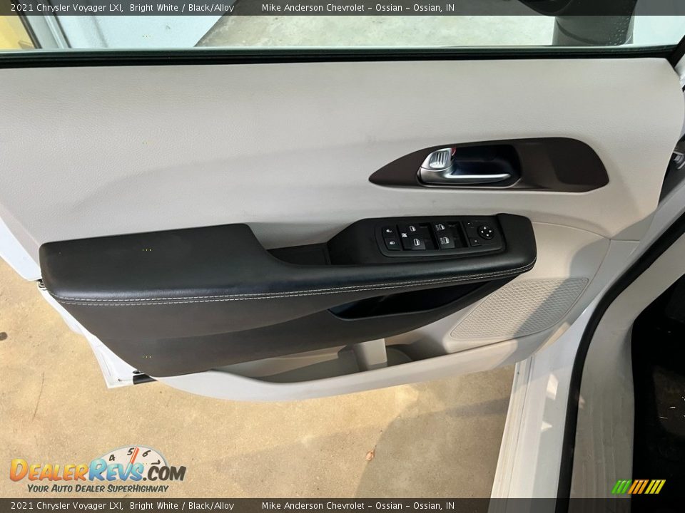 Door Panel of 2021 Chrysler Voyager LXI Photo #15