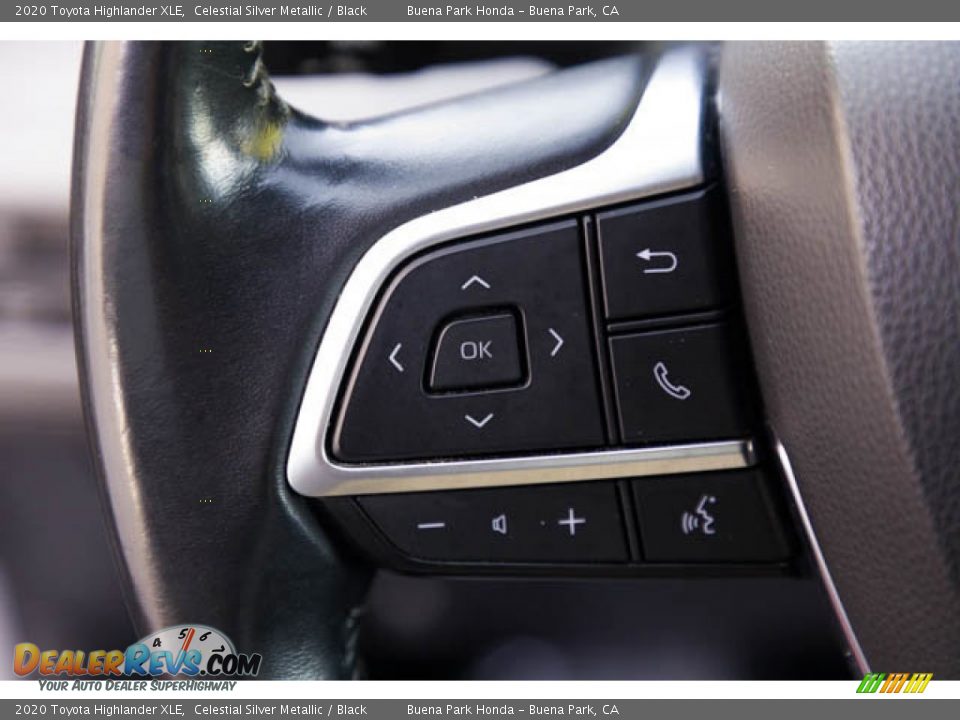 2020 Toyota Highlander XLE Steering Wheel Photo #12