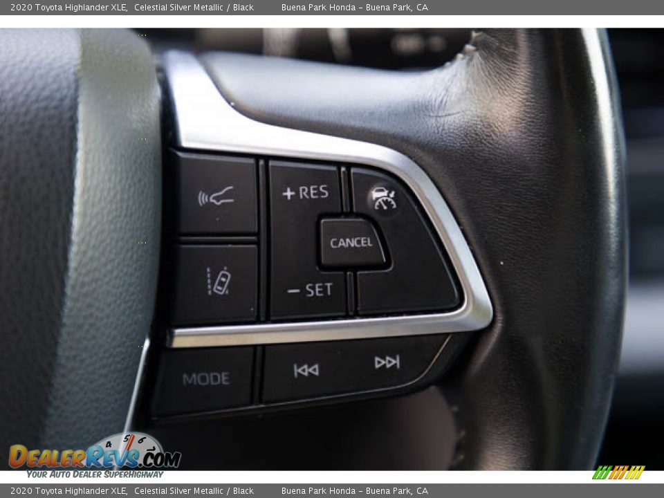 2020 Toyota Highlander XLE Steering Wheel Photo #13