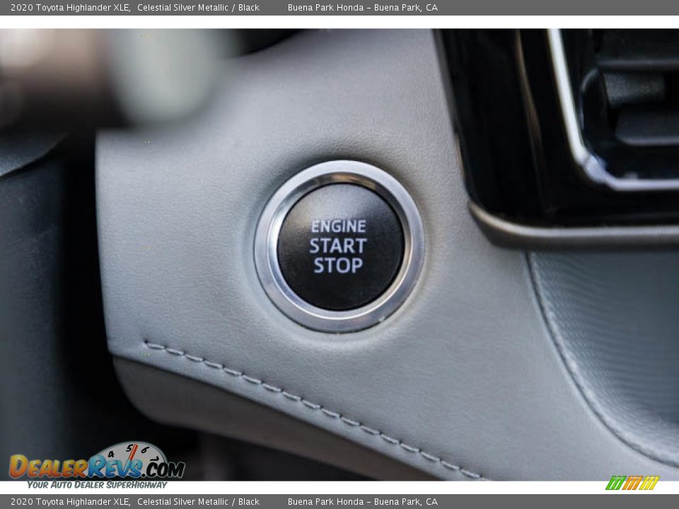 Controls of 2020 Toyota Highlander XLE Photo #14