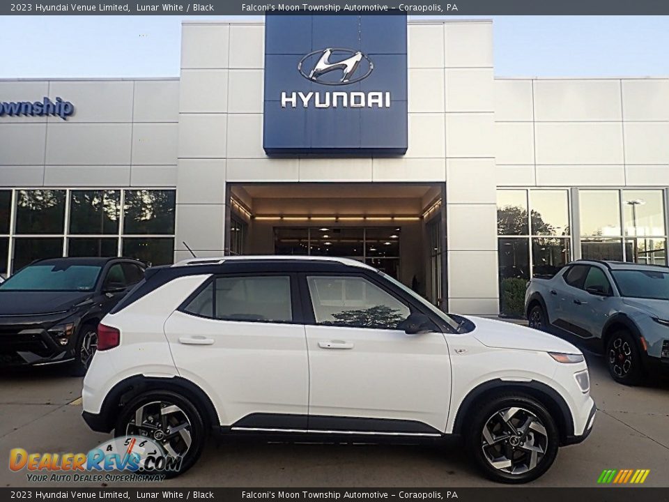 2023 Hyundai Venue Limited Lunar White / Black Photo #1