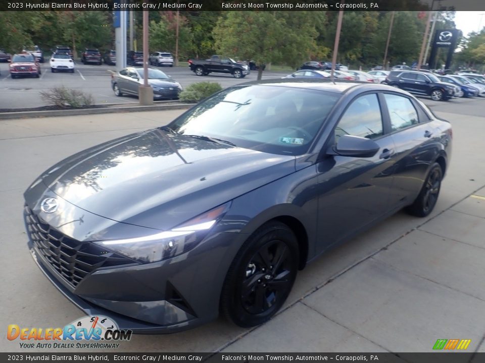 Front 3/4 View of 2023 Hyundai Elantra Blue Hybrid Photo #7