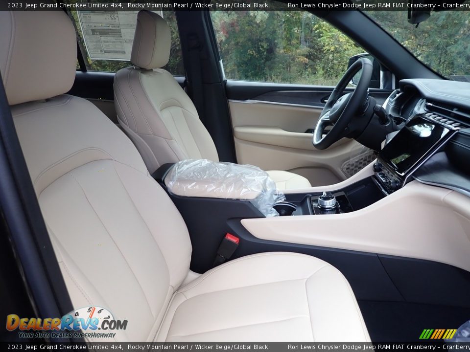 Front Seat of 2023 Jeep Grand Cherokee Limited 4x4 Photo #11