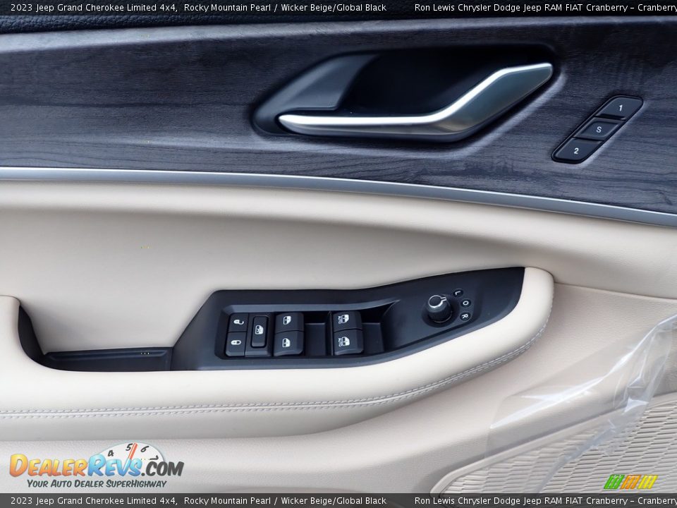 Door Panel of 2023 Jeep Grand Cherokee Limited 4x4 Photo #14