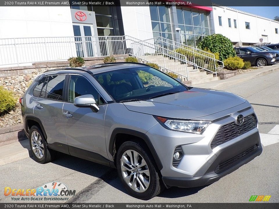 Front 3/4 View of 2020 Toyota RAV4 XLE Premium AWD Photo #1