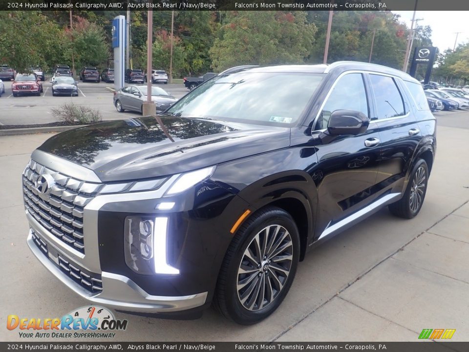 Front 3/4 View of 2024 Hyundai Palisade Calligraphy AWD Photo #7