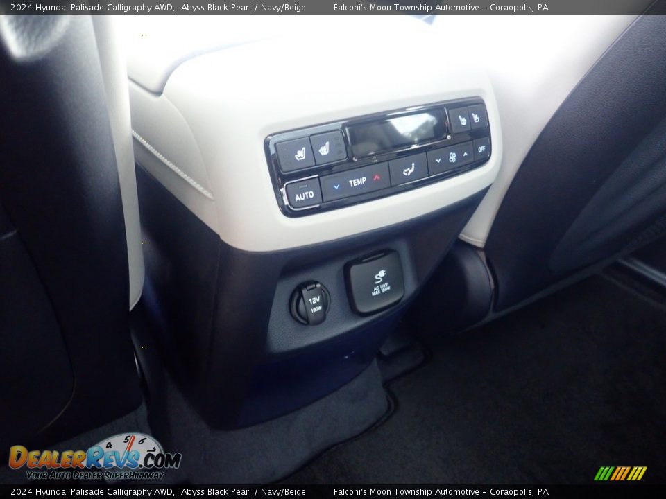 Controls of 2024 Hyundai Palisade Calligraphy AWD Photo #13