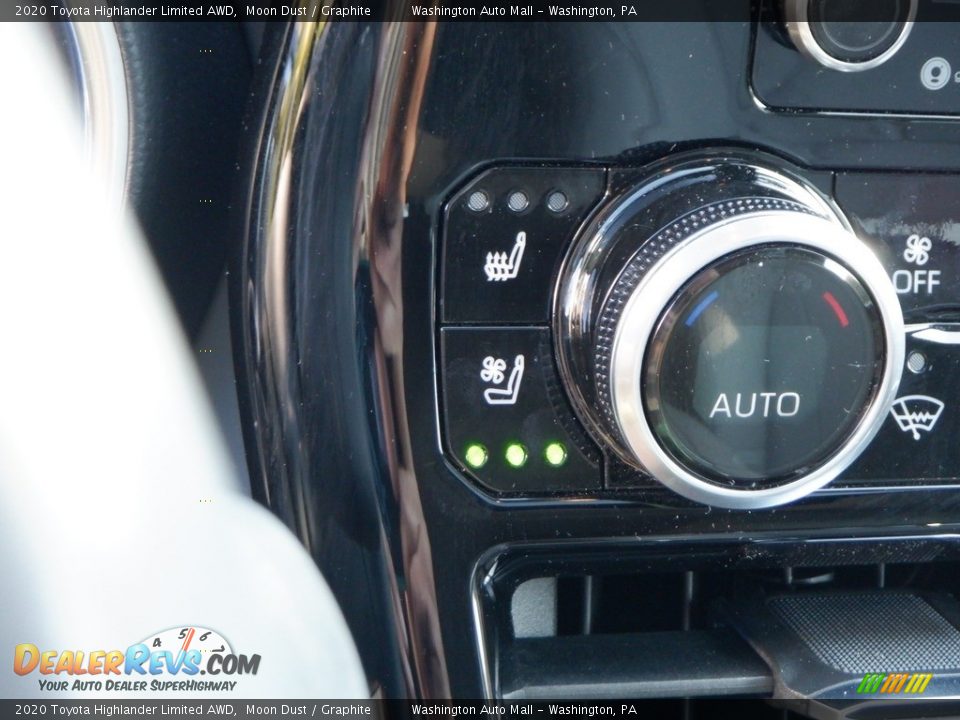 Controls of 2020 Toyota Highlander Limited AWD Photo #17