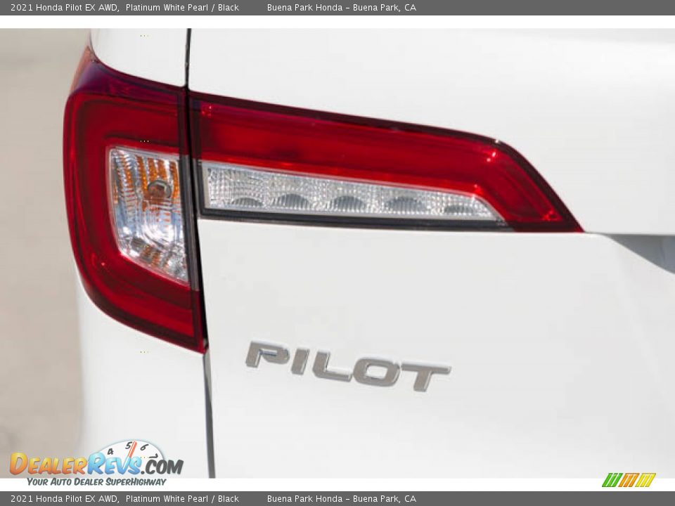 2021 Honda Pilot EX AWD Platinum White Pearl / Black Photo #10