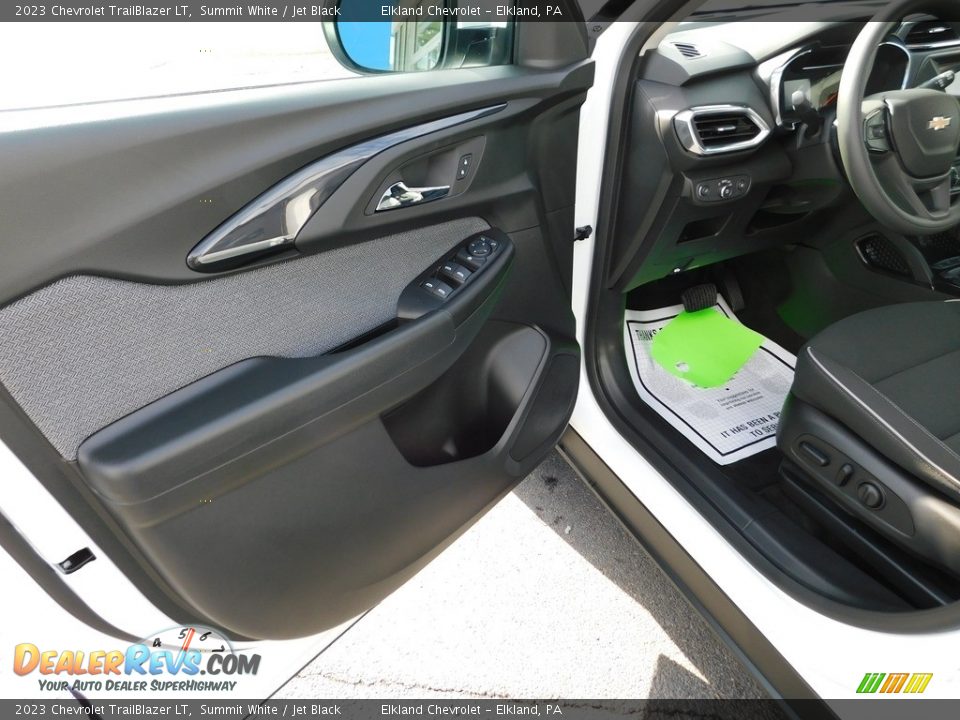 Door Panel of 2023 Chevrolet TrailBlazer LT Photo #15