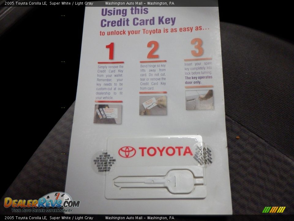 2005 Toyota Corolla LE Super White / Light Gray Photo #25