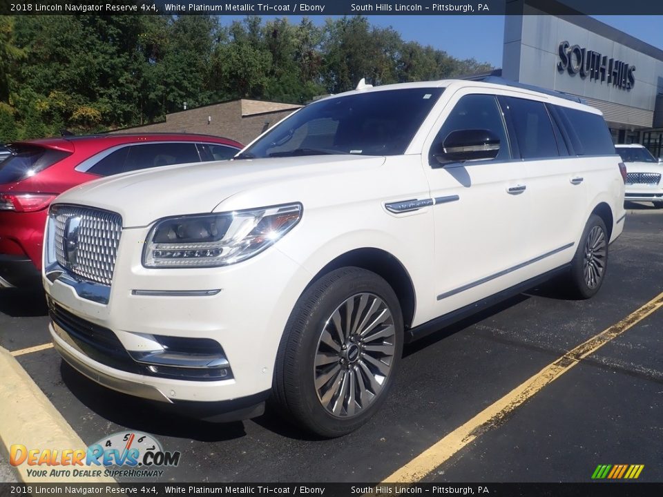 Front 3/4 View of 2018 Lincoln Navigator Reserve 4x4 Photo #1