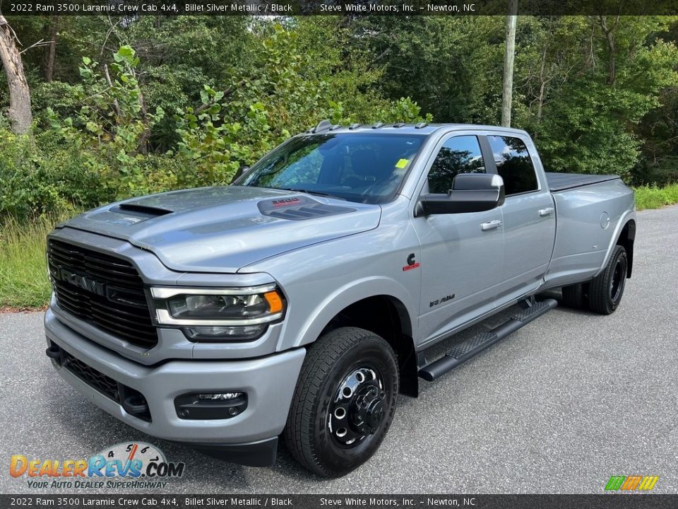 Front 3/4 View of 2022 Ram 3500 Laramie Crew Cab 4x4 Photo #3