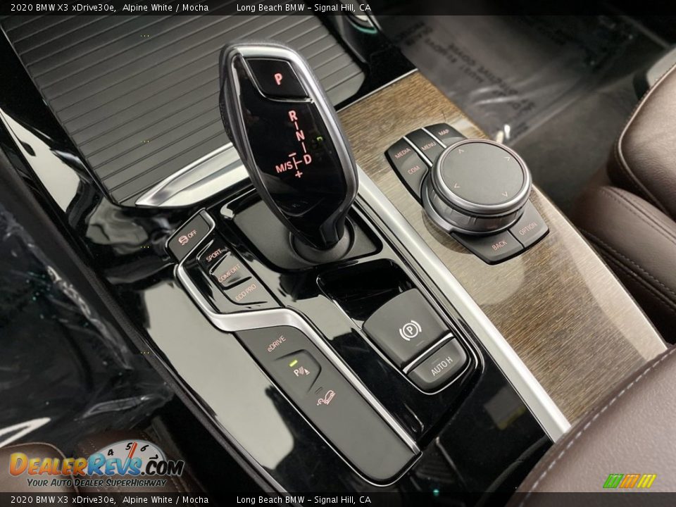 2020 BMW X3 xDrive30e Shifter Photo #25