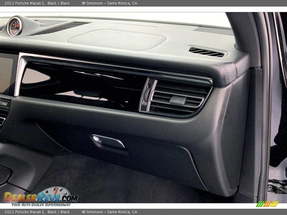 Dashboard of 2021 Porsche Macan S Photo #14