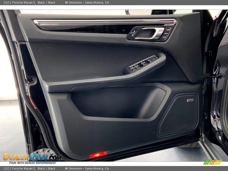 Door Panel of 2021 Porsche Macan S Photo #24