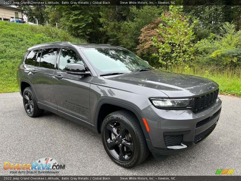 Front 3/4 View of 2022 Jeep Grand Cherokee L Altitude Photo #4