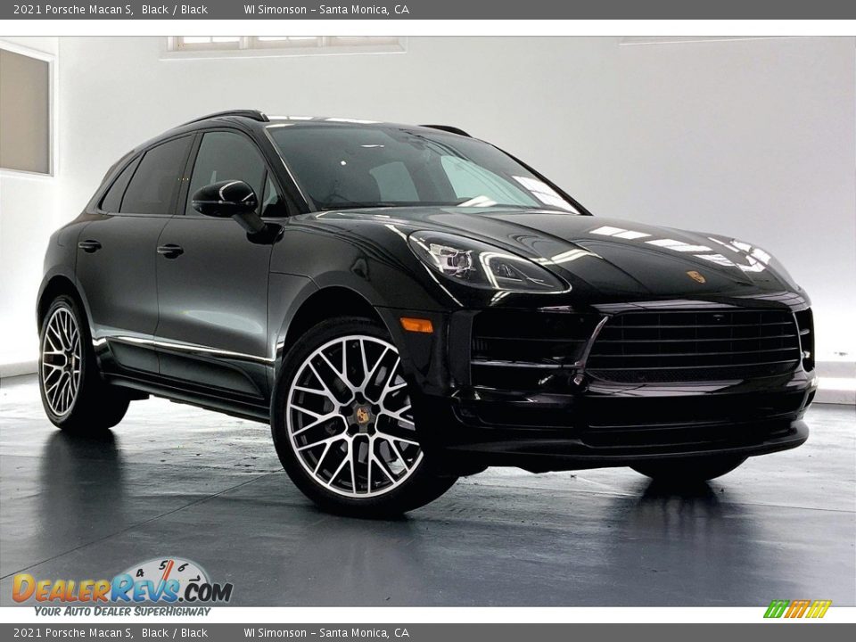 Front 3/4 View of 2021 Porsche Macan S Photo #32