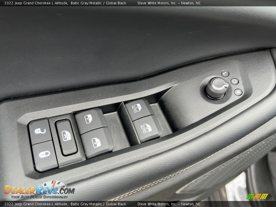 Door Panel of 2022 Jeep Grand Cherokee L Altitude Photo #11