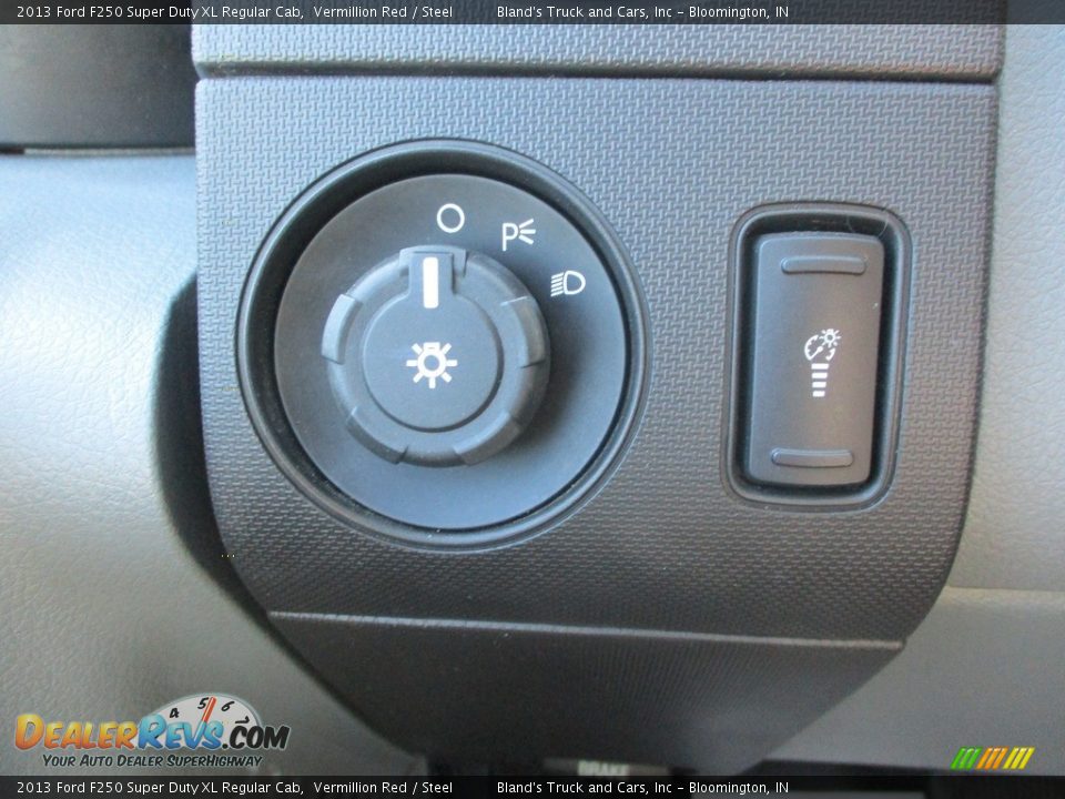 Controls of 2013 Ford F250 Super Duty XL Regular Cab Photo #15