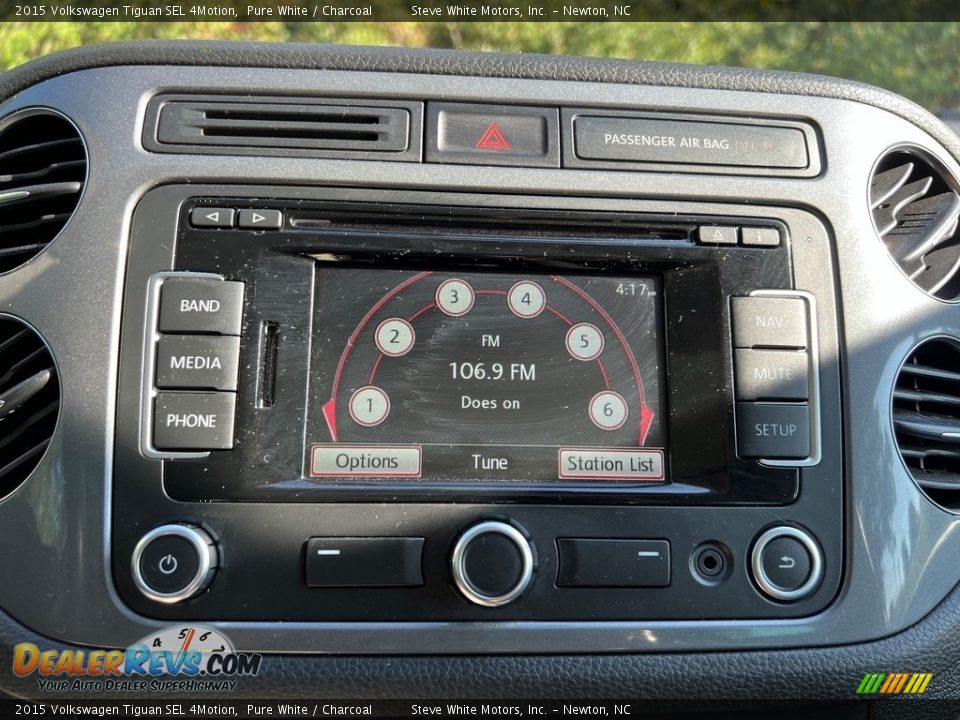 Controls of 2015 Volkswagen Tiguan SEL 4Motion Photo #20
