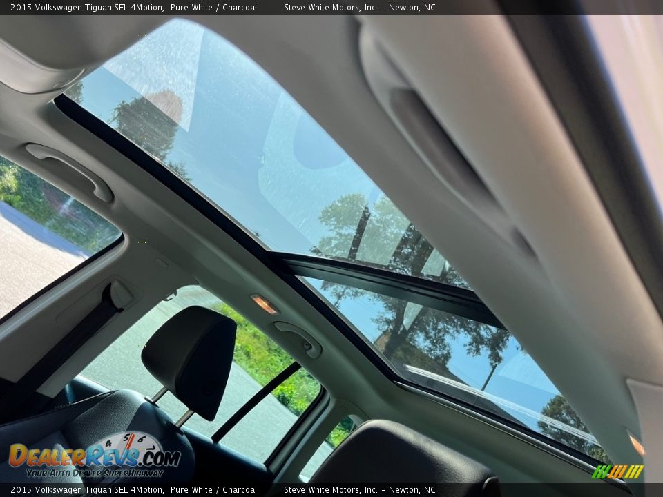 Sunroof of 2015 Volkswagen Tiguan SEL 4Motion Photo #27