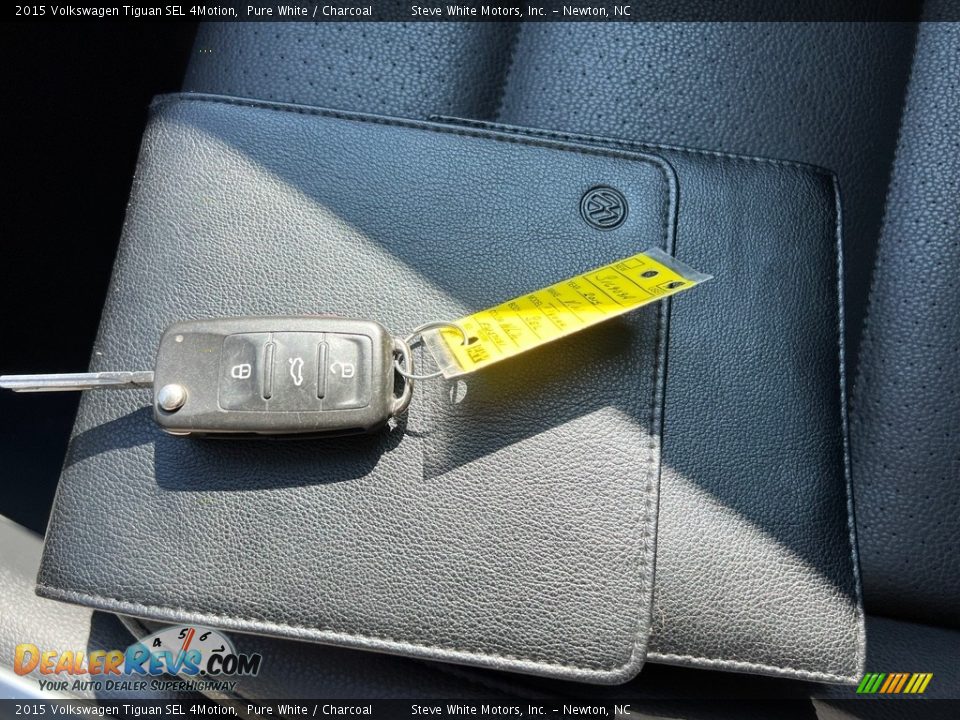 Keys of 2015 Volkswagen Tiguan SEL 4Motion Photo #28