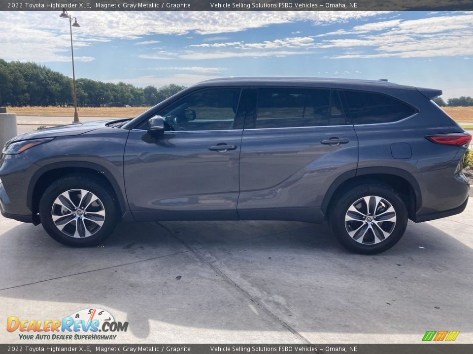 2022 Toyota Highlander XLE Magnetic Gray Metallic / Graphite Photo #1