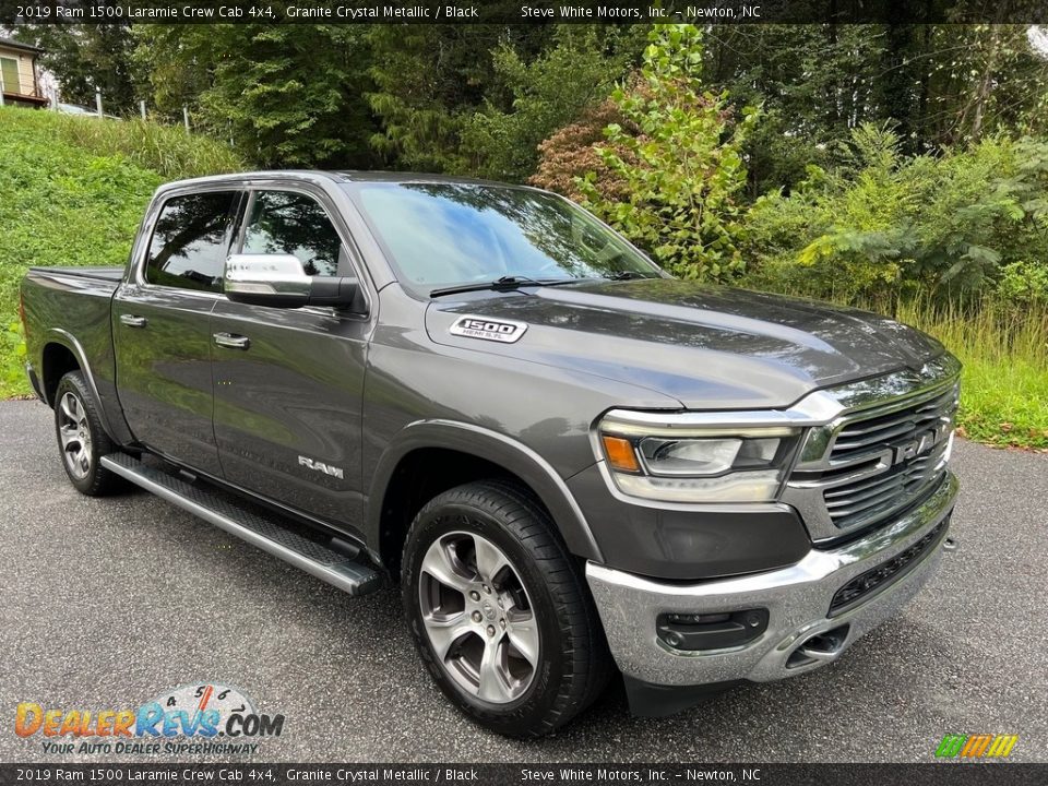 Front 3/4 View of 2019 Ram 1500 Laramie Crew Cab 4x4 Photo #5