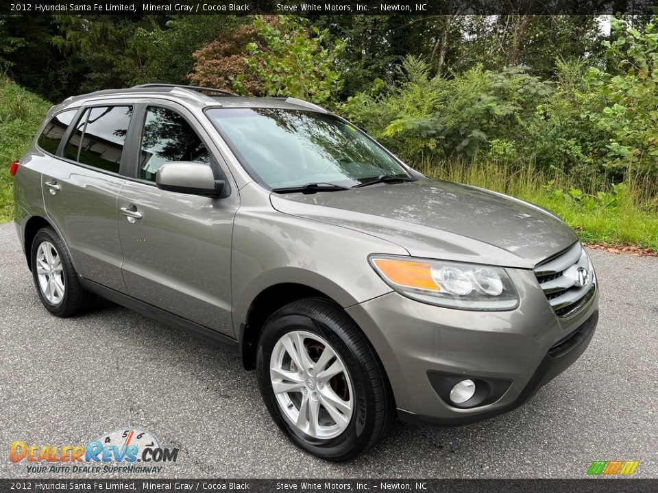 Front 3/4 View of 2012 Hyundai Santa Fe Limited Photo #4