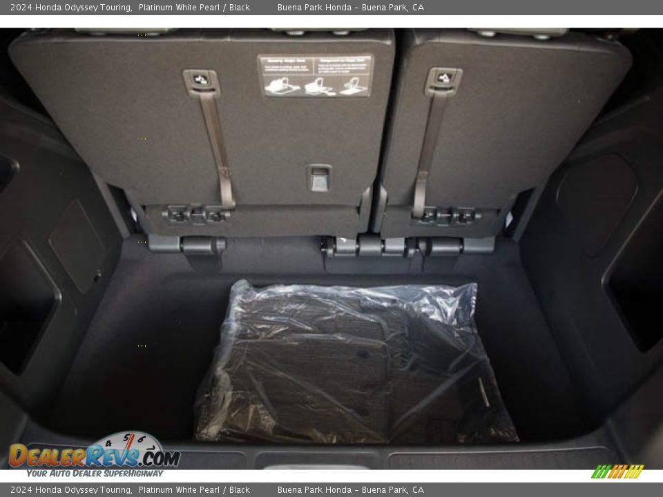 2024 Honda Odyssey Touring Platinum White Pearl / Black Photo #30