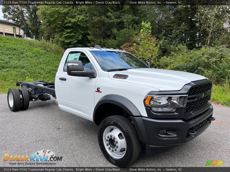 Front 3/4 View of 2024 Ram 5500 Tradesman Regular Cab Chassis Photo #4