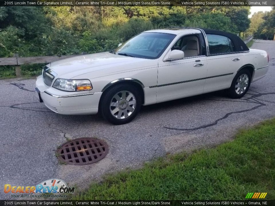 2005 Lincoln Town Car Signature Limited Ceramic White Tri-Coat / Medium Light Stone/Dark Stone Photo #1