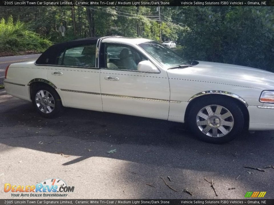 2005 Lincoln Town Car Signature Limited Ceramic White Tri-Coat / Medium Light Stone/Dark Stone Photo #3