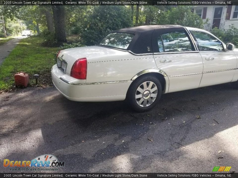 2005 Lincoln Town Car Signature Limited Ceramic White Tri-Coat / Medium Light Stone/Dark Stone Photo #21