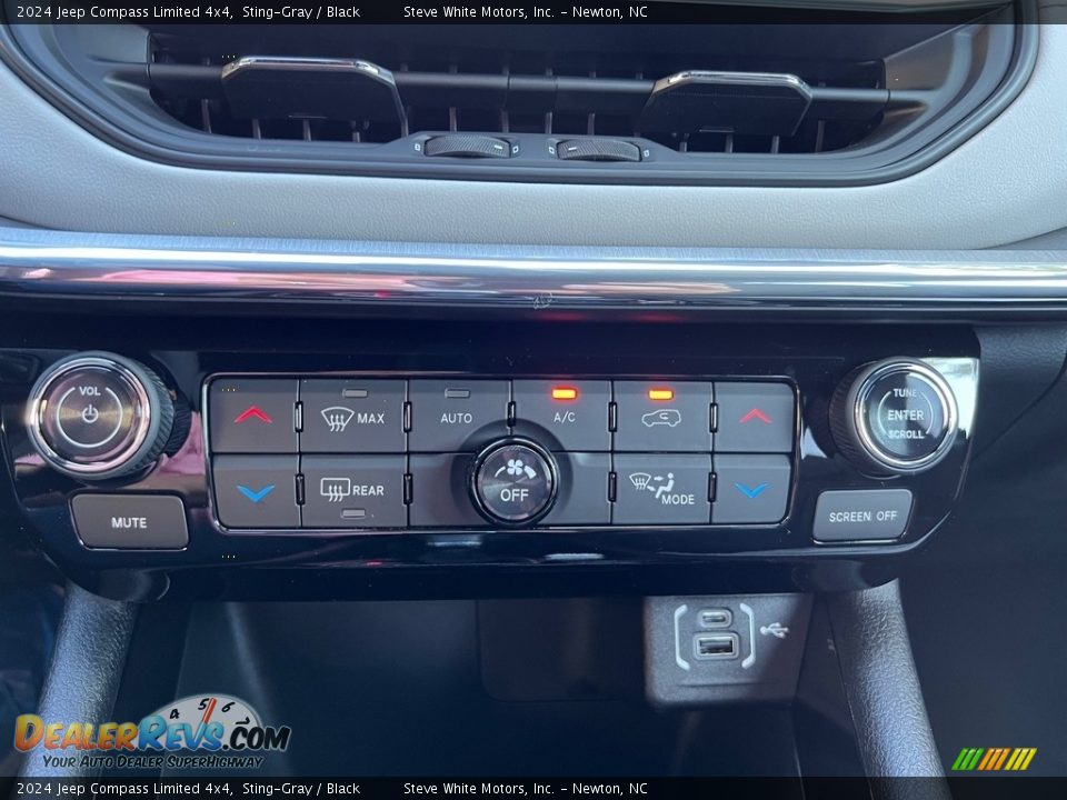 Controls of 2024 Jeep Compass Limited 4x4 Photo #24