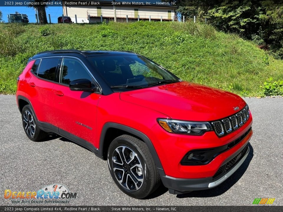 Front 3/4 View of 2023 Jeep Compass Limited 4x4 Photo #4