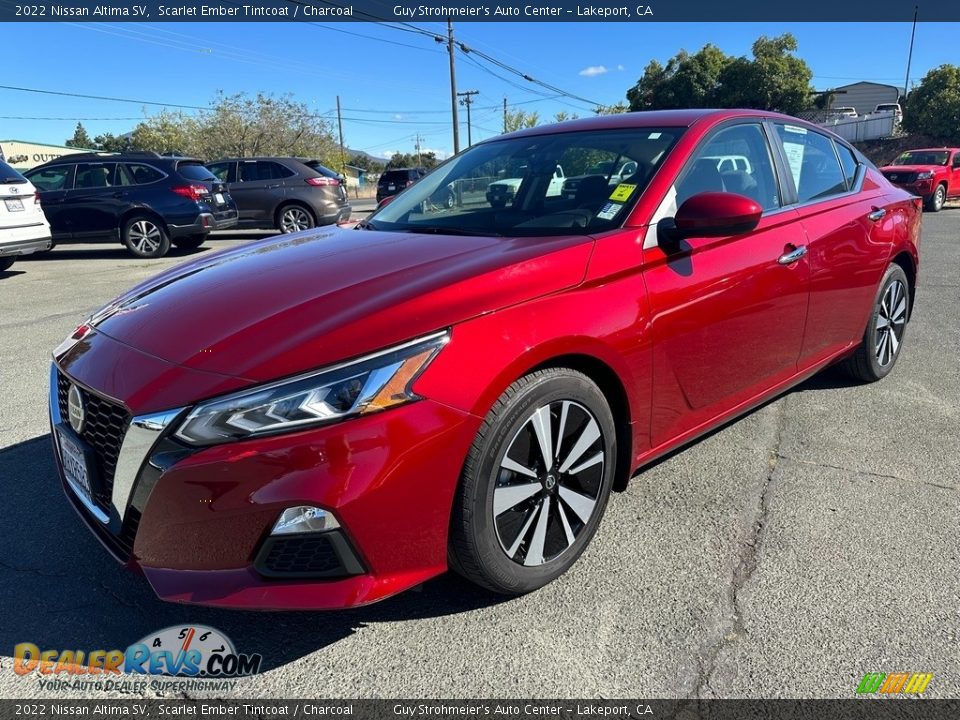 Front 3/4 View of 2022 Nissan Altima SV Photo #3