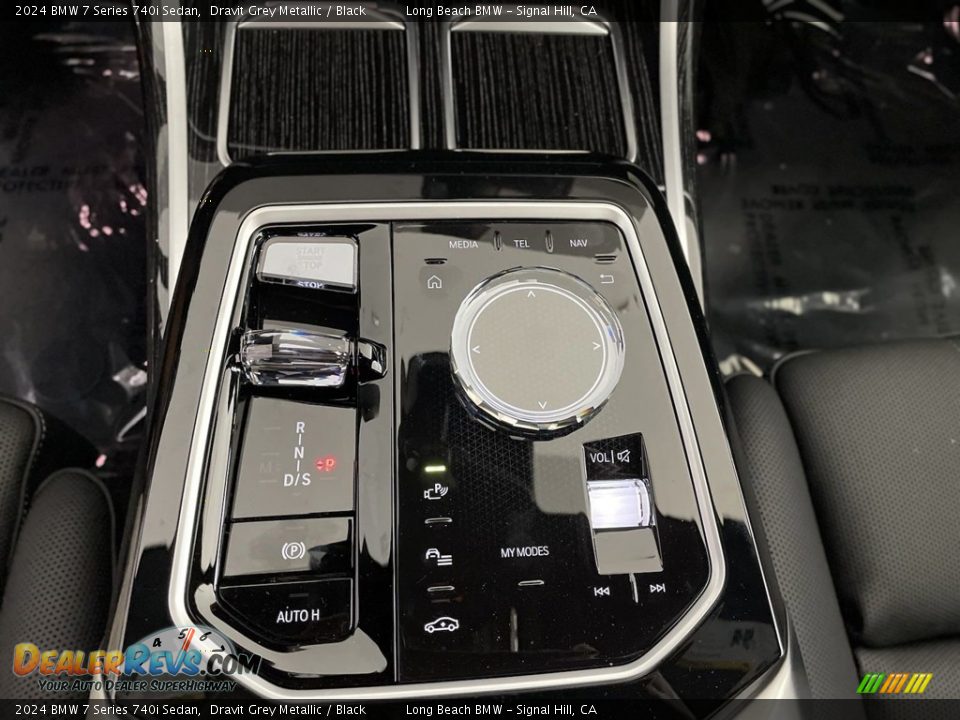 2024 BMW 7 Series 740i Sedan Shifter Photo #23