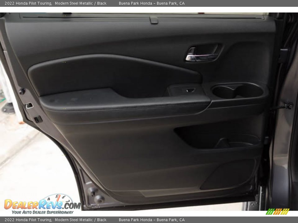 Door Panel of 2022 Honda Pilot Touring Photo #35