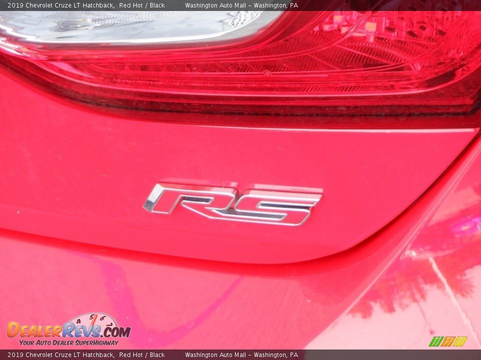 2019 Chevrolet Cruze LT Hatchback Red Hot / Black Photo #11