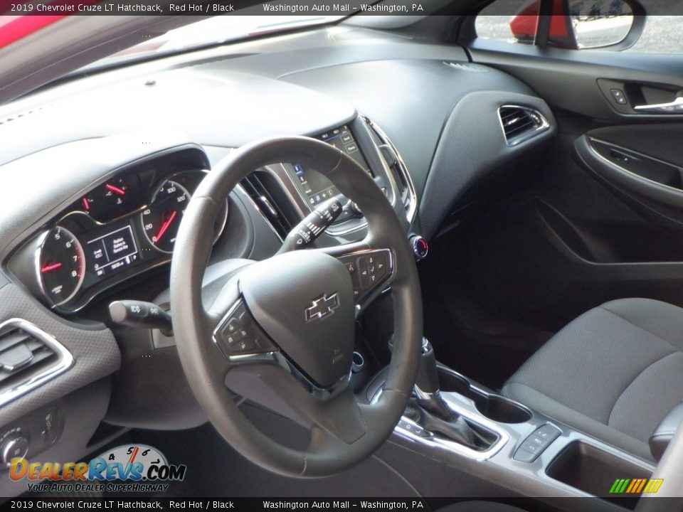 Dashboard of 2019 Chevrolet Cruze LT Hatchback Photo #12