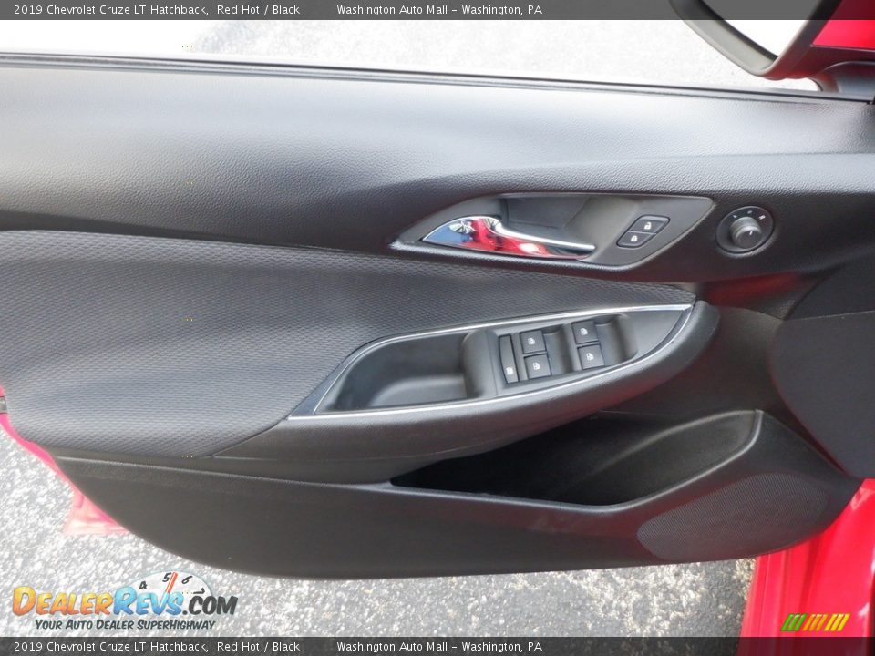 Door Panel of 2019 Chevrolet Cruze LT Hatchback Photo #13
