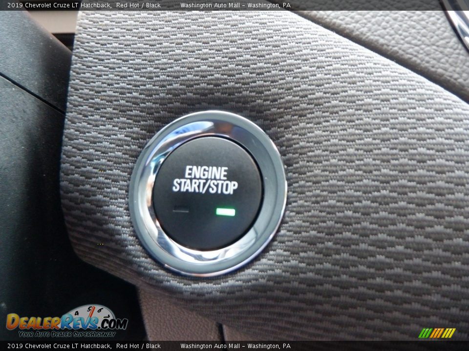 Controls of 2019 Chevrolet Cruze LT Hatchback Photo #20