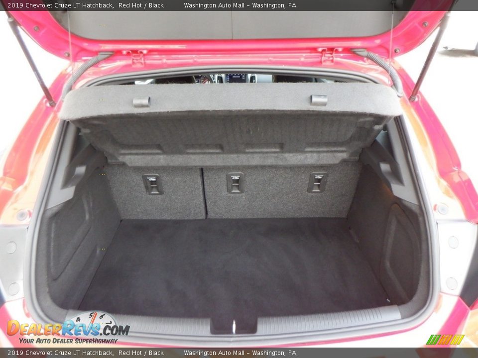 2019 Chevrolet Cruze LT Hatchback Trunk Photo #34